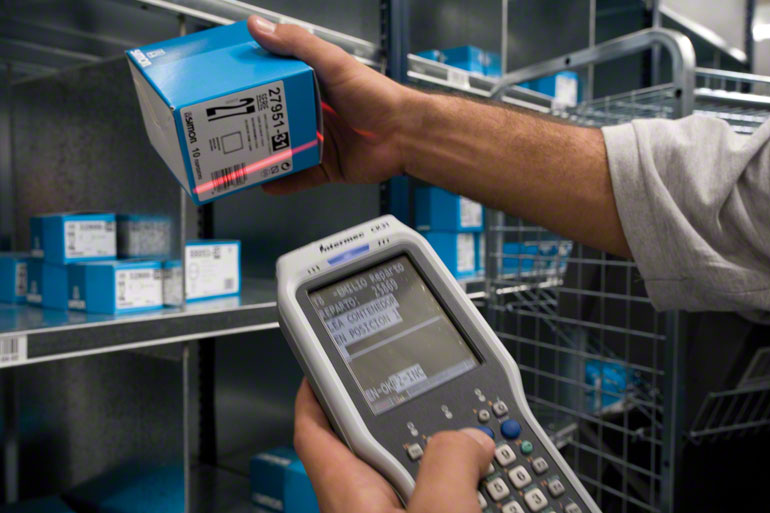 El código de barras y el RFID en el almacén - Mecalux.es